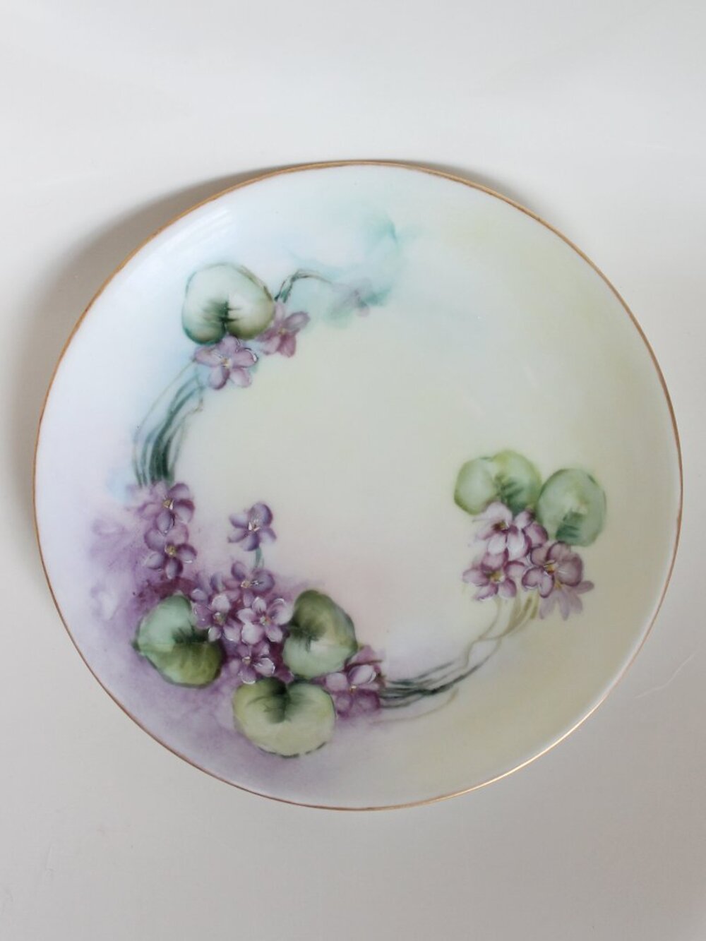 [JHR] Antique Hand-Painted Violet Plate Signed (Unknown/Bavaria, c. 1890 - 1920)
